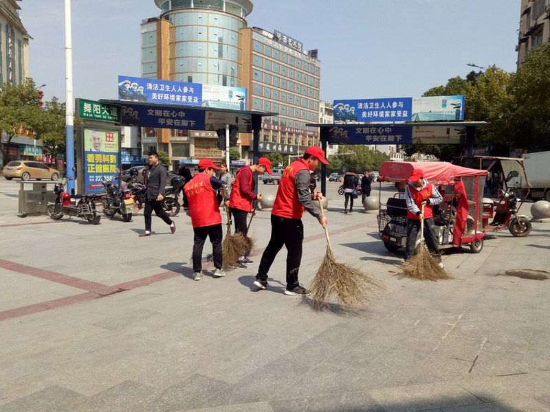 “创建文明城市、共塑和谐怀化”街道环境美化活动1.jpg